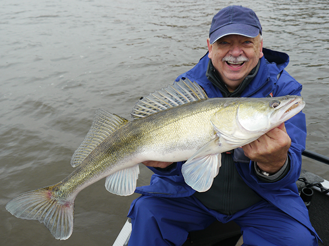 Pro-Guiding-Zander17467