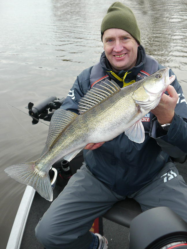 Pro-Guiding-Zander17498