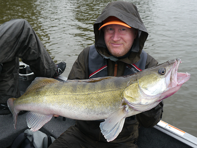 Pro-Guiding-Zander18061