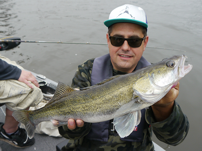 Pro-Guiding-Zander18067