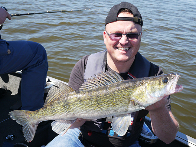 Pro-Guiding-Zander18072