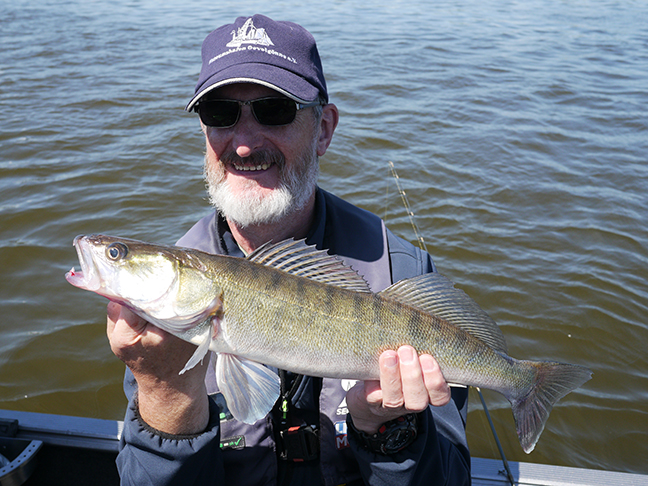Pro-Guiding-Zander18075