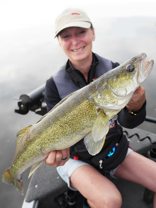 Pro-Guiding-Zander18083