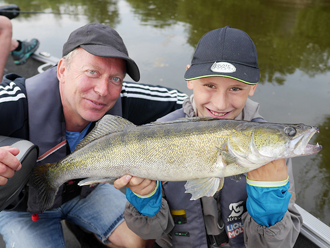 Pro-Guiding-Zander18084