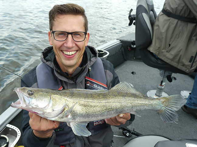 Pro-Guiding-Zander18097