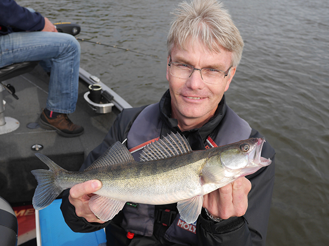 Pro-Guiding-Zander18098
