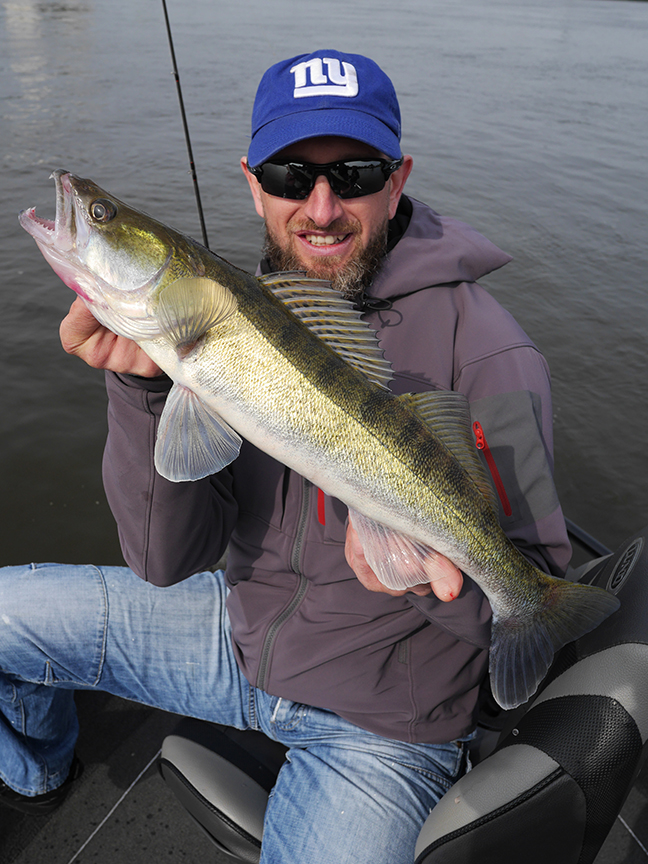 Pro-Guiding-Zander18099
