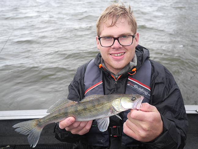 Pro-Guiding-Zander18105