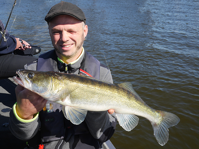 Pro-Guiding-Zander18109