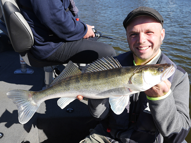 Pro-Guiding-Zander18111