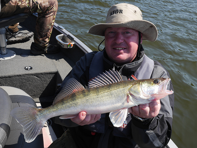 Pro-Guiding-Zander18139