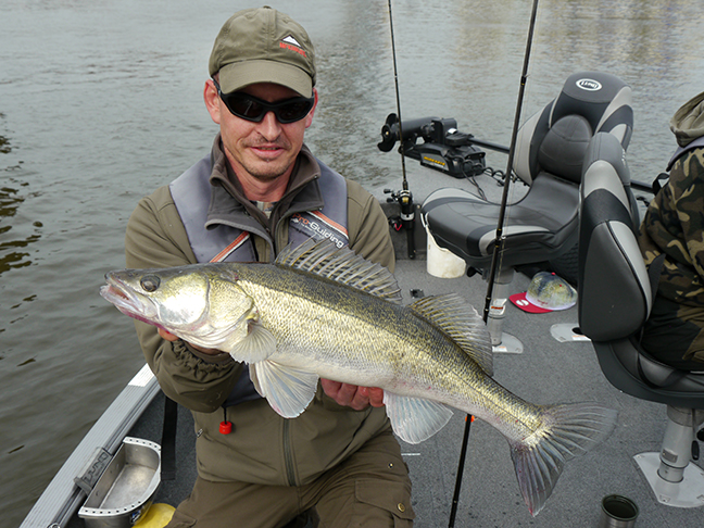 Pro-Guiding-Zander18148