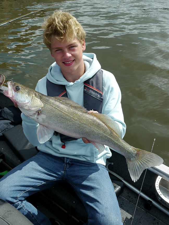 Pro-Guiding-Zander18227