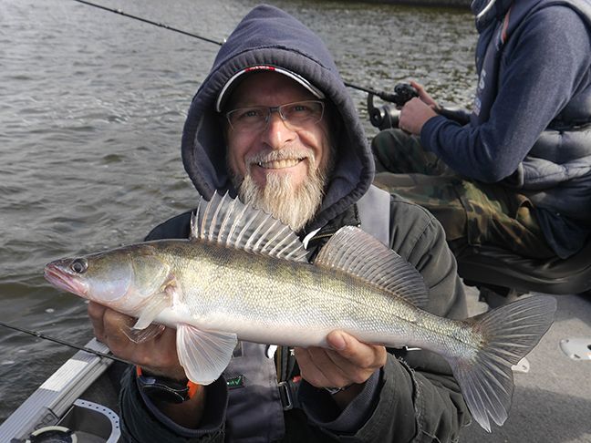 Pro-Guiding-Zander18237