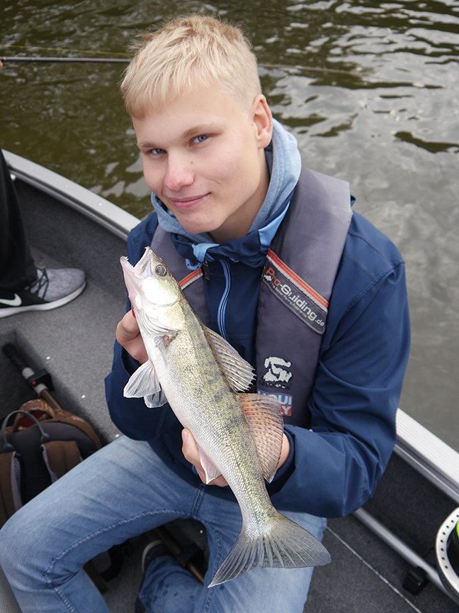 Pro-Guiding-Zander18238