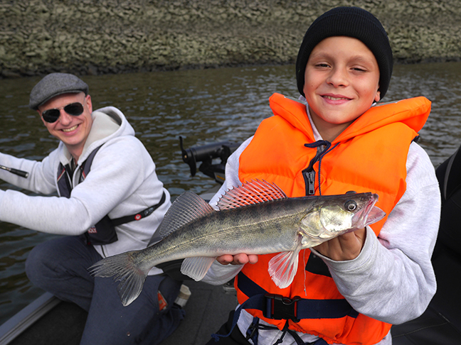 Pro-Guiding-Zander18245