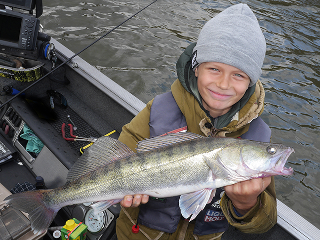 Pro-Guiding-Zander18251