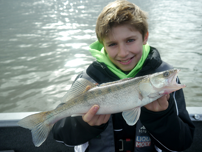 Pro-Guiding-Zander18300